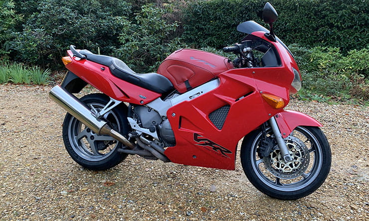 Honda VFR800 2001 project high mileage bike review_thumb