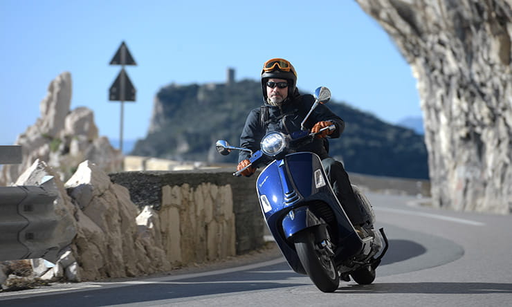 2019 Vespa GTS 300 hpe | Launch review