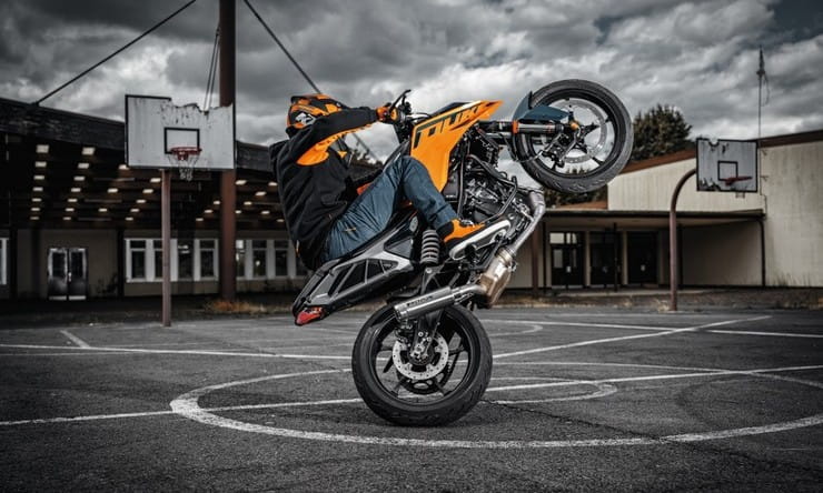 2024 KTM 125 Duke Review Details Price Spec_thumb