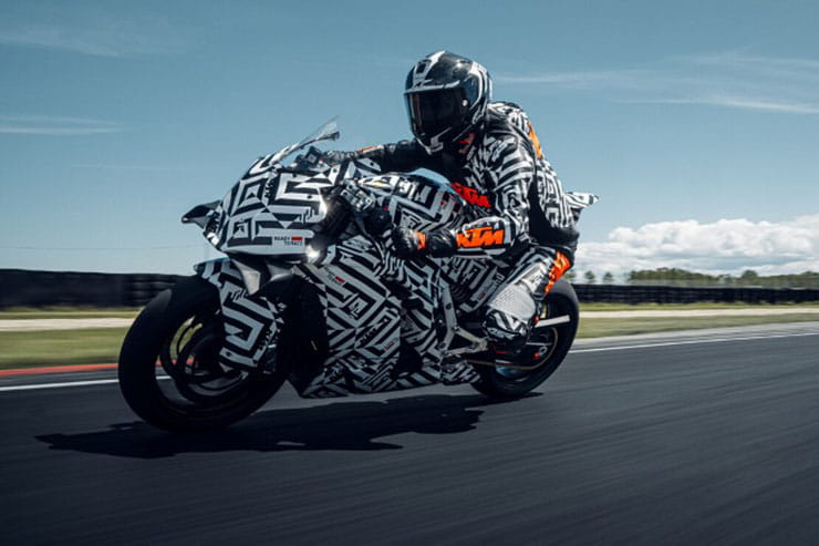 2025 KTM 990 RC R Review Details Price Spec_03