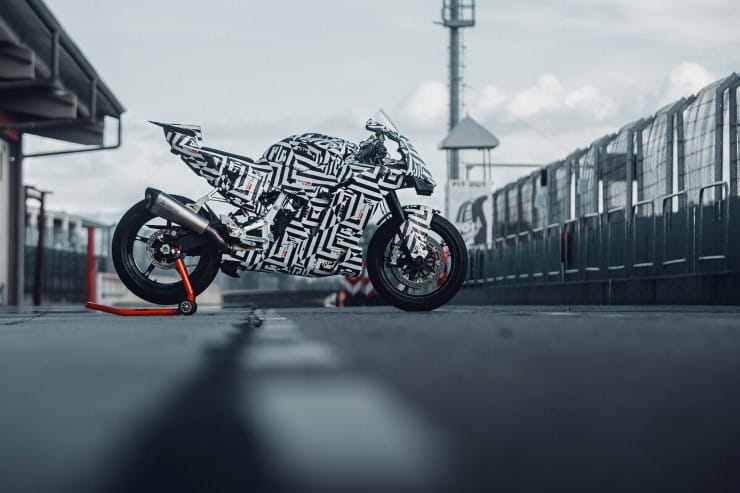 2025 KTM 990 RC R Review Details Price Spec_07