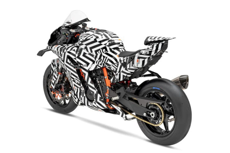 2025 KTM 990 RC R Review Details Price Spec_09