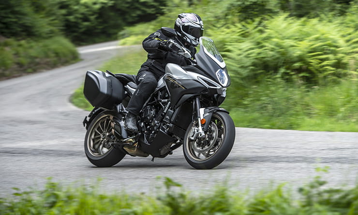 MV Agusta Turismo Veloce 800 Lusso SCS BikeSocial Review