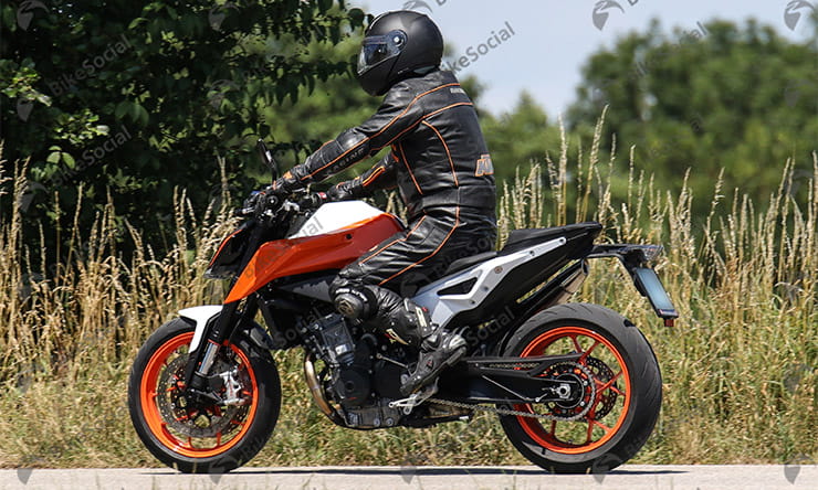 Spy shot of KTM 790 Duke R