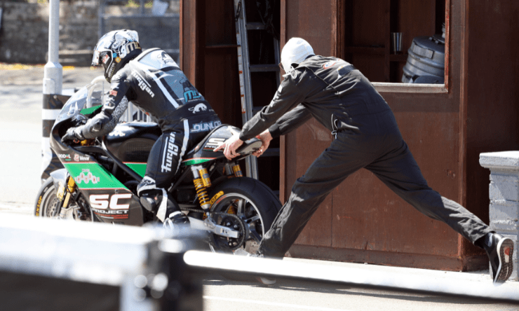 dunlop_tt_pitstop